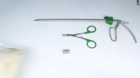 Applicatore di clip per strumenti chirurgici per strumenti chirurgici aperti